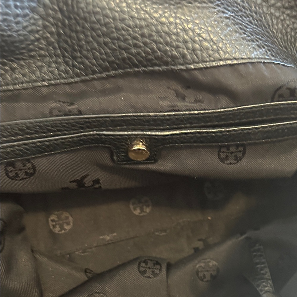 TORY BURCH TAYLOR Black Pebbled Leather Hobo Bag - Picture 12 of 14